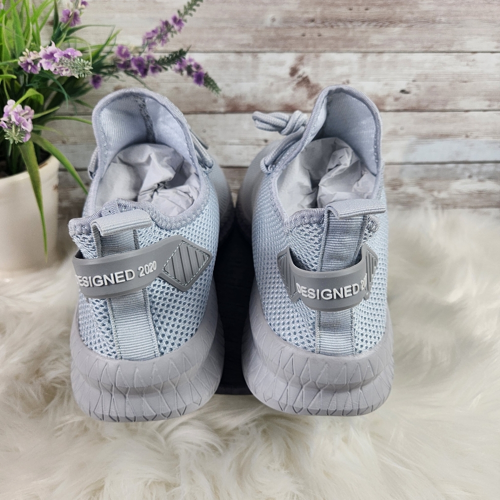 NWOT, Designed 2020, Grey Unisex sneakers, EU 42, women's 10.5/ men's 8.5 - Picture 4 of 9